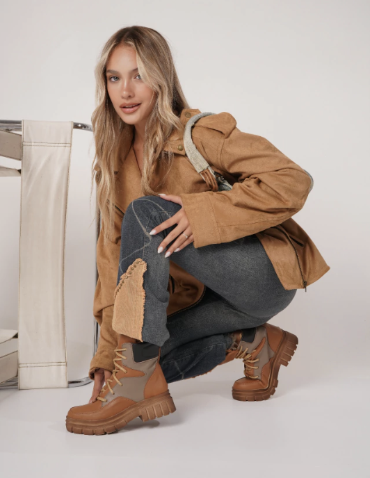 Botas Málaga usadas por modelo cuerpo completo